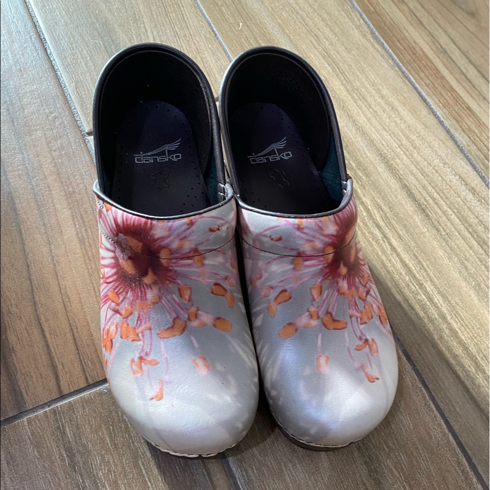 Dansko Shoes Size 9 - image 3
